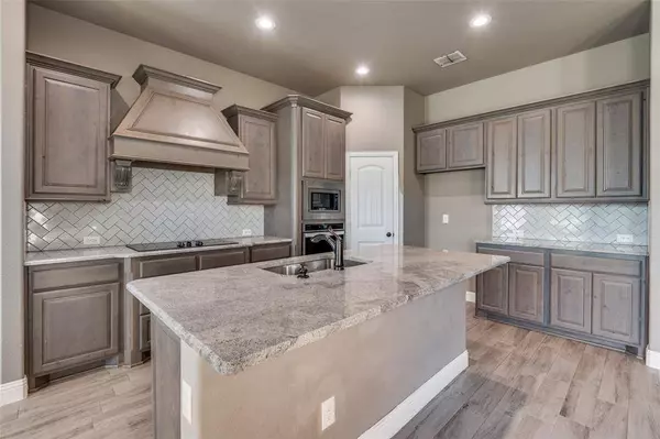 430 Hillstone Drive, Midlothian, TX 76065