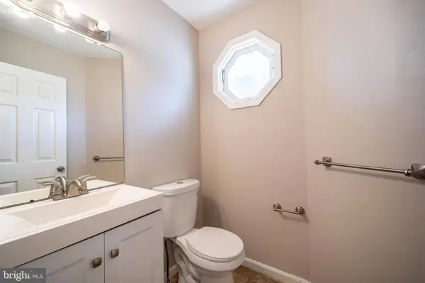 16 THEO, Burlington, NJ 08016