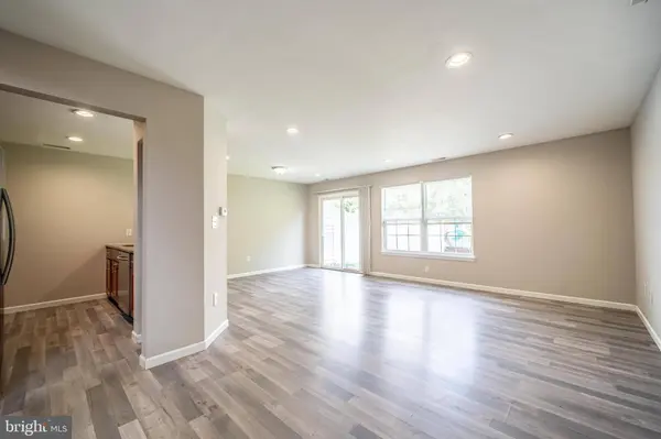 16 THEO, Burlington, NJ 08016