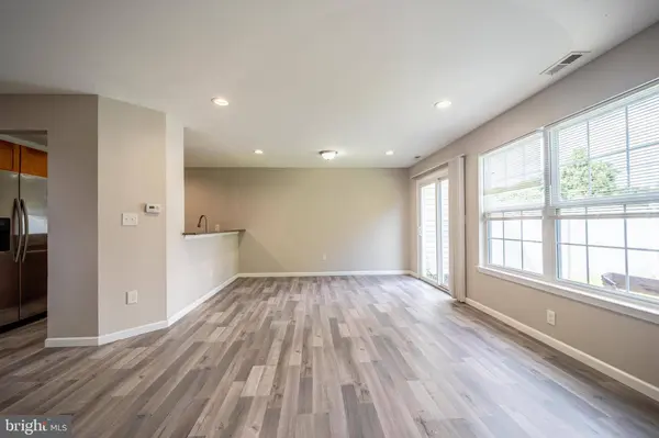 16 THEO, Burlington, NJ 08016