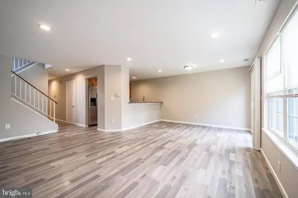 16 THEO, Burlington, NJ 08016