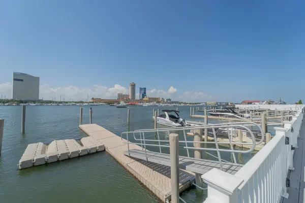 641 Carson Ave, Atlantic City, NJ 08401-2742