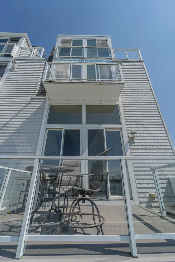 641 Carson Ave, Atlantic City, NJ 08401-2742