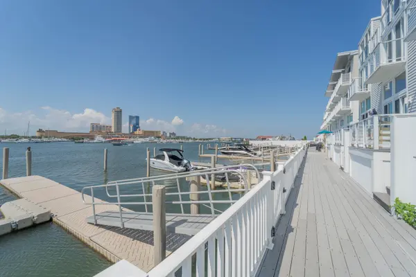 641 Carson Ave, Atlantic City, NJ 08401-2742