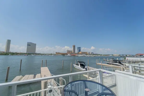 641 Carson Ave, Atlantic City, NJ 08401-2742
