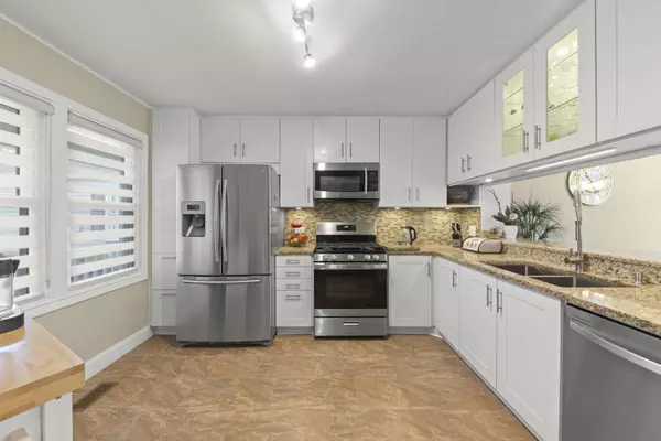 1767 VERMONT DR #1767, Elk Grove Village, IL 60007