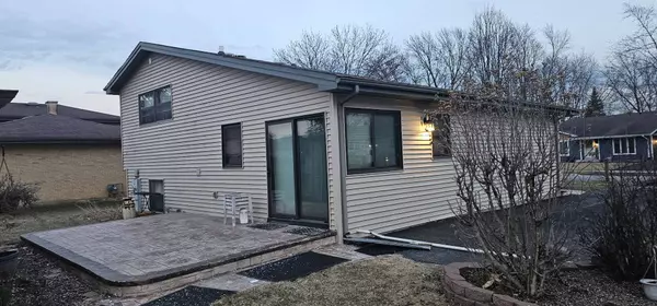 413 CANYON TRL, Carol Stream, IL 60188