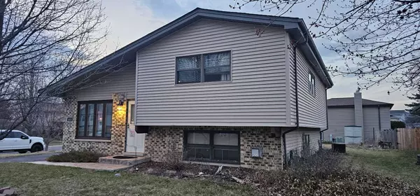 413 CANYON TRL, Carol Stream, IL 60188