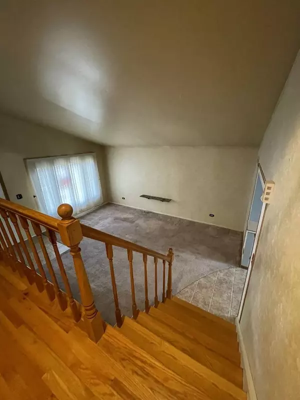 413 CANYON TRL, Carol Stream, IL 60188