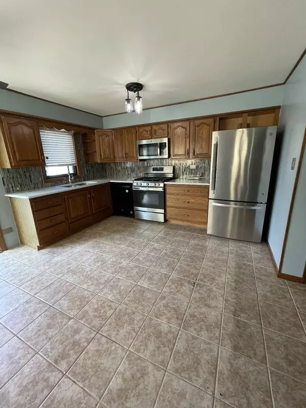 413 CANYON TRL, Carol Stream, IL 60188