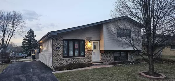 413 CANYON TRL, Carol Stream, IL 60188