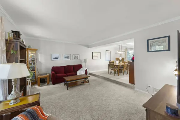 1716 Cedar Glen CT, Libertyville, IL 60048