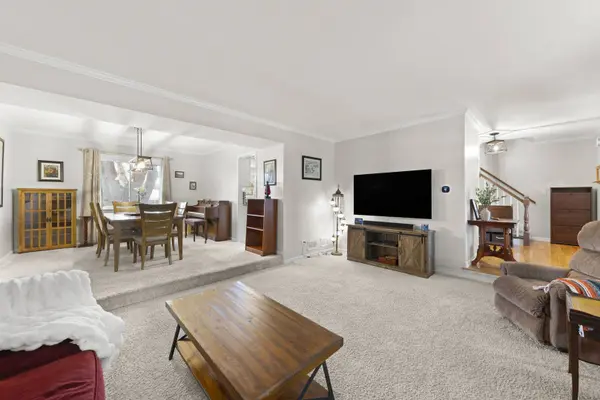 1716 Cedar Glen CT, Libertyville, IL 60048