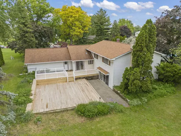 742 Crest AVE, Schaumburg, IL 60193