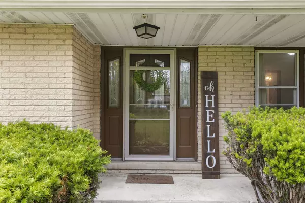 742 Crest AVE, Schaumburg, IL 60193