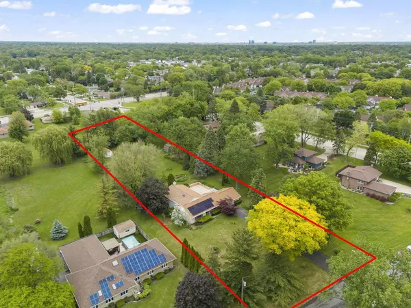 742 Crest AVE, Schaumburg, IL 60193