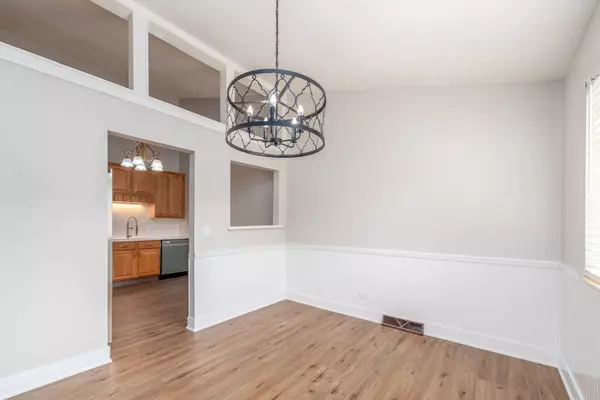 730 Circle DR, Roselle, IL 60172