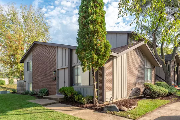 730 Circle DR, Roselle, IL 60172