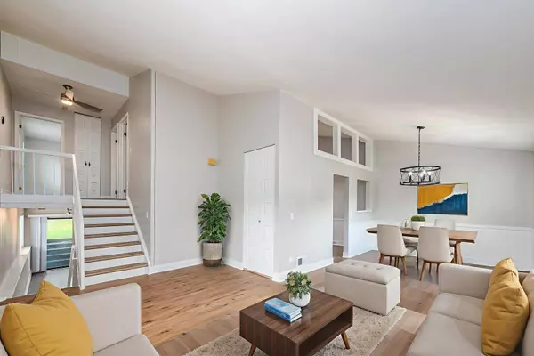 730 Circle DR, Roselle, IL 60172