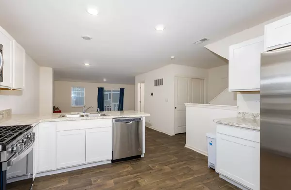 3831 Currant LN, Elgin, IL 60124