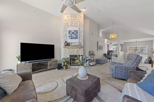 401 Cromwell CIR #2, Bartlett, IL 60103