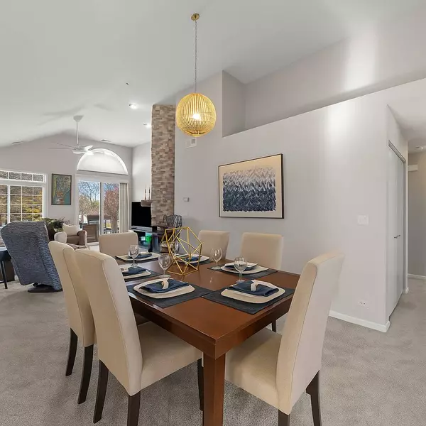 401 Cromwell CIR #2, Bartlett, IL 60103