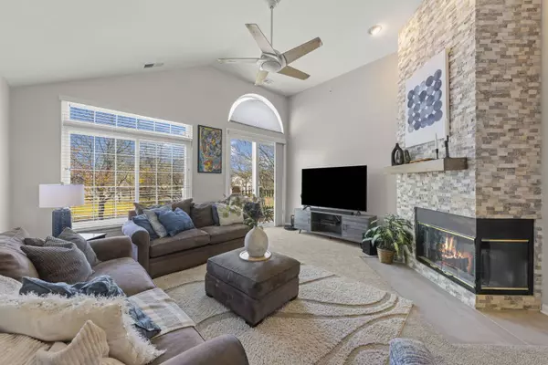 401 Cromwell CIR #2, Bartlett, IL 60103