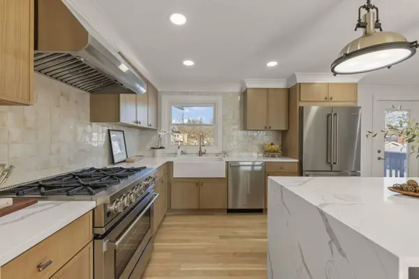 1122 Patricia CT, Schaumburg, IL 60193