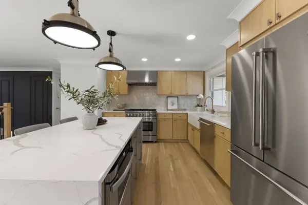 1122 Patricia CT, Schaumburg, IL 60193