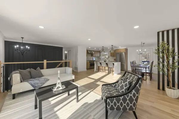 1122 Patricia CT, Schaumburg, IL 60193