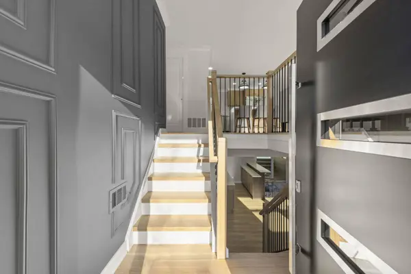 1122 Patricia CT, Schaumburg, IL 60193