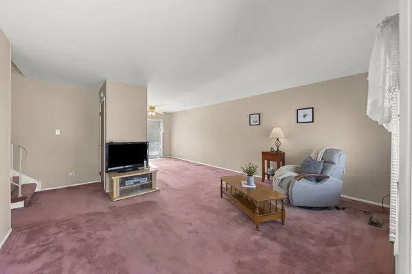 215 E Lincoln AVE, Glendale Heights, IL 60139