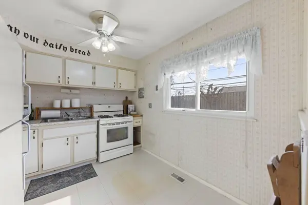 215 E Lincoln AVE, Glendale Heights, IL 60139
