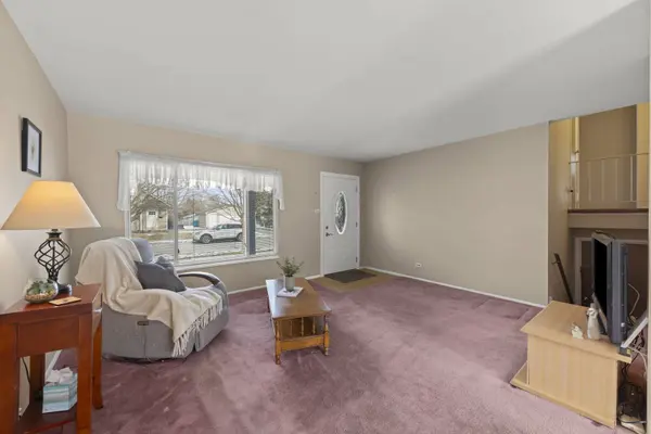 215 E Lincoln AVE, Glendale Heights, IL 60139