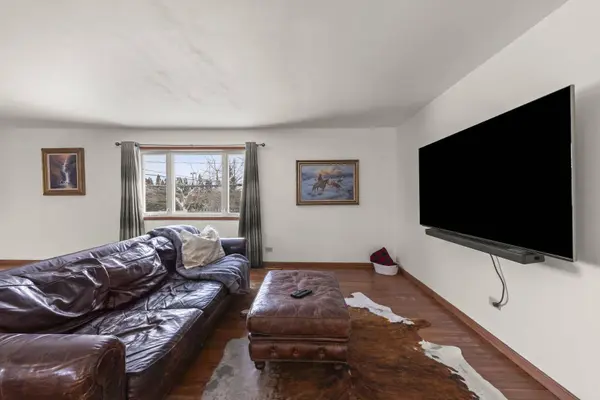 225 E Lincoln AVE, Glendale Heights, IL 60139