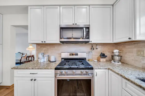 5 Deeke CT, Roselle, IL 60172