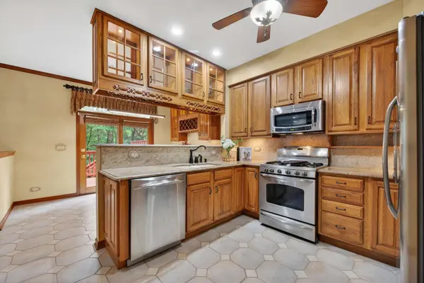 1572 Treeline CT, Naperville, IL 60565