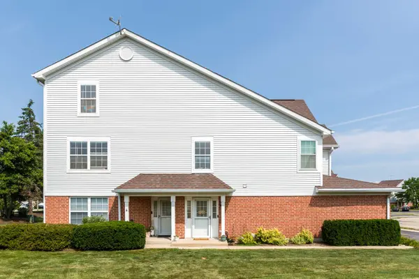 176 Birmingham CT #176, Roselle, IL 60172