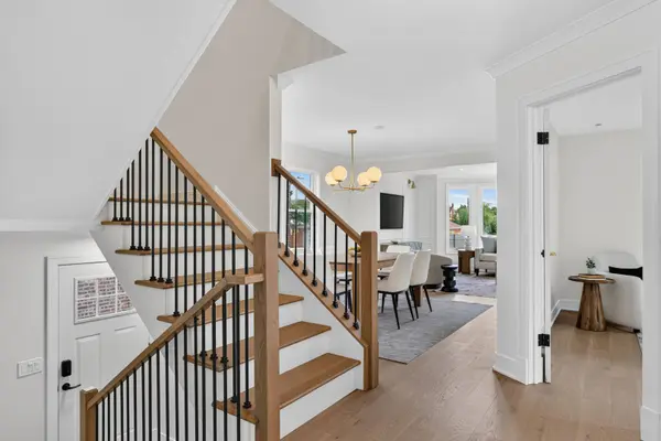 5652 W Cullom AVE, Chicago, IL 60634