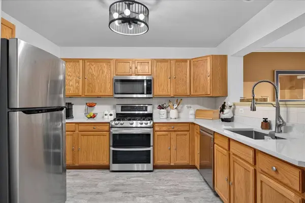 1554 Glacier CIR, Crystal Lake, IL 60014