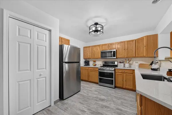 1554 Glacier CIR, Crystal Lake, IL 60014
