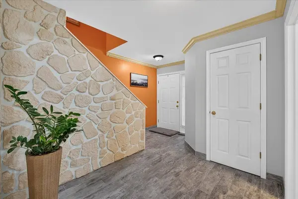 1554 Glacier CIR, Crystal Lake, IL 60014