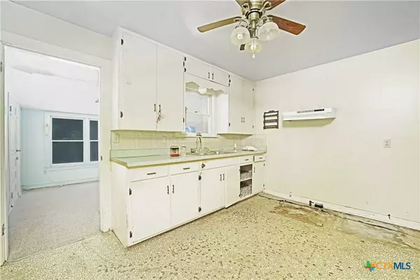 2021 Chinaberry LN, New Braunfels, TX 78130