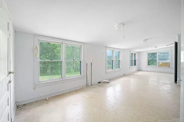 2021 Chinaberry, New Braunfels, TX 78130