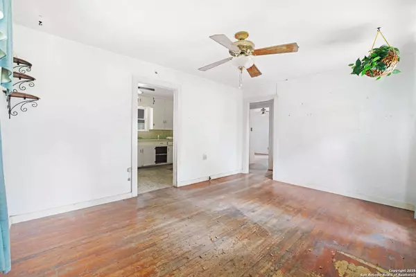 2021 Chinaberry, New Braunfels, TX 78130