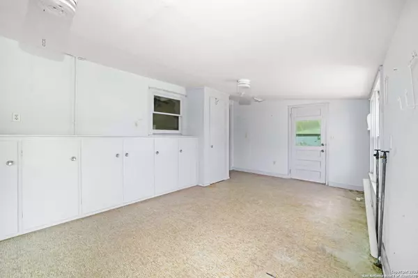 2021 Chinaberry, New Braunfels, TX 78130