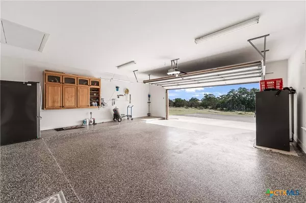 1643 Rebecca Ranch RD, Canyon Lake, TX 78133