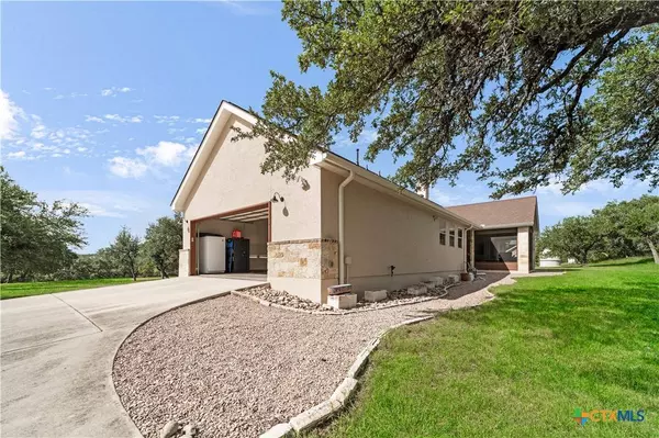 1643 Rebecca Ranch RD, Canyon Lake, TX 78133