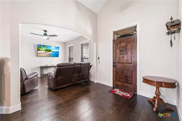 1643 Rebecca Ranch RD, Canyon Lake, TX 78133