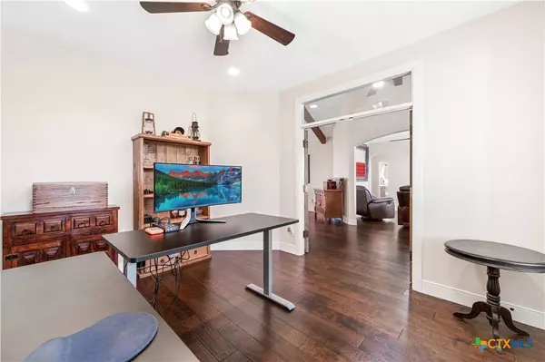 1643 Rebecca Ranch RD, Canyon Lake, TX 78133